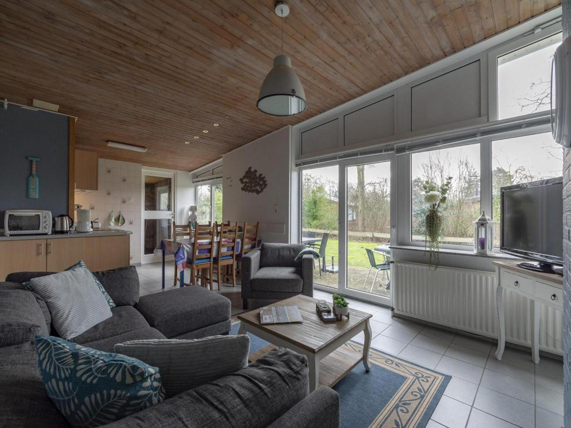 Stylish Beachside Bungalow With Patio Sint Maartensvlotbrug 外观 照片