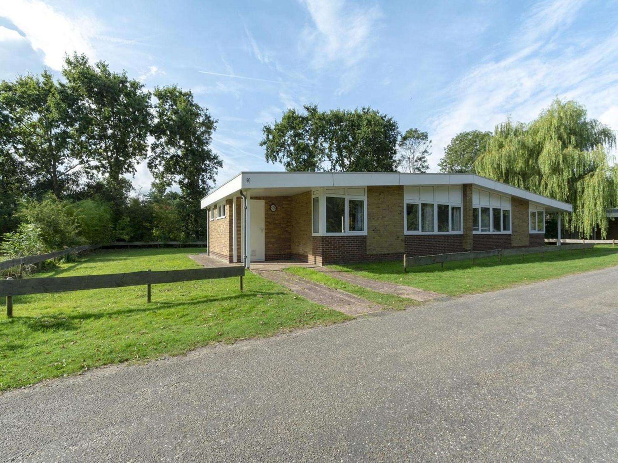 Stylish Beachside Bungalow With Patio Sint Maartensvlotbrug 外观 照片
