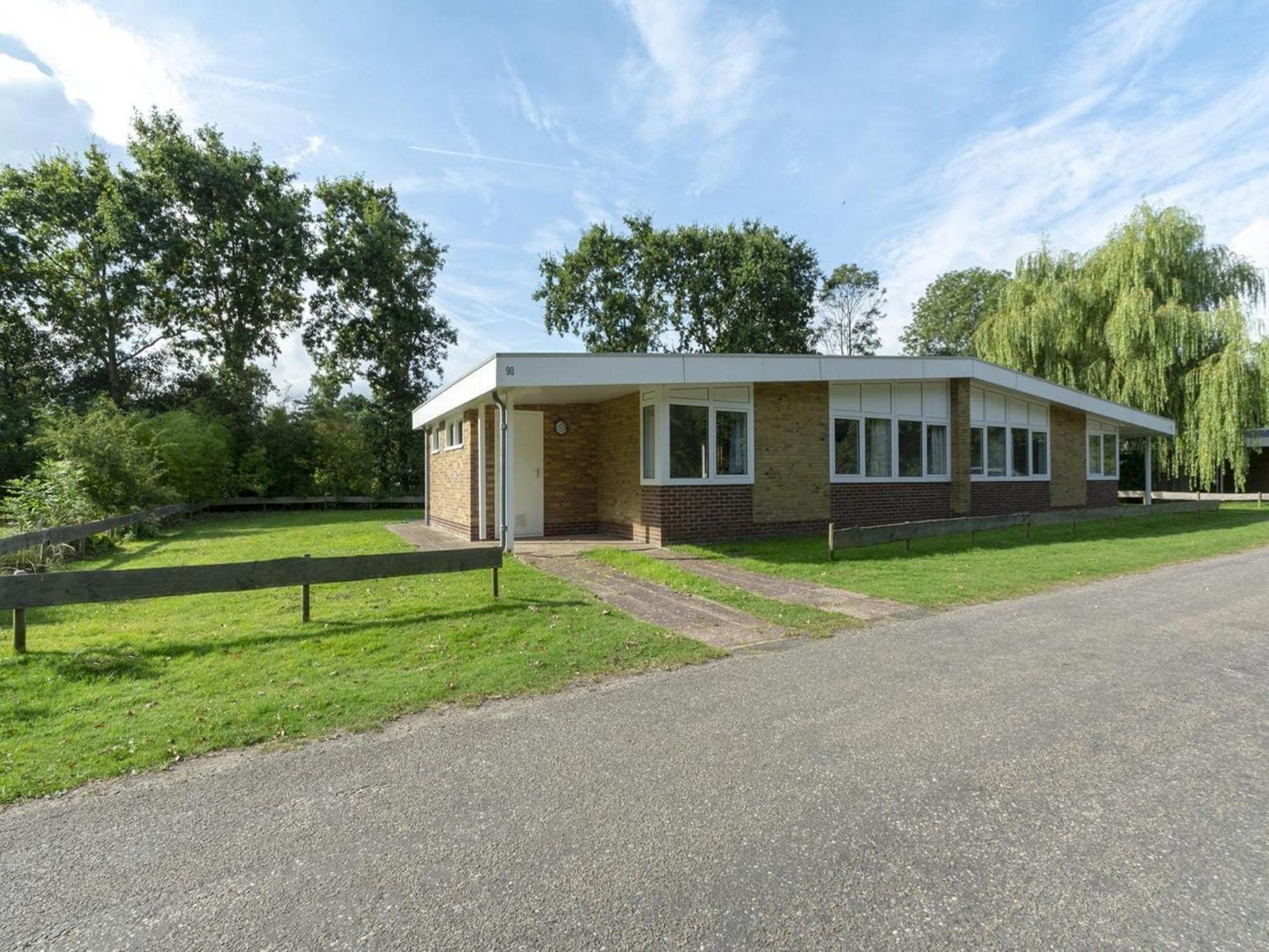Stylish Beachside Bungalow With Patio Sint Maartensvlotbrug 外观 照片